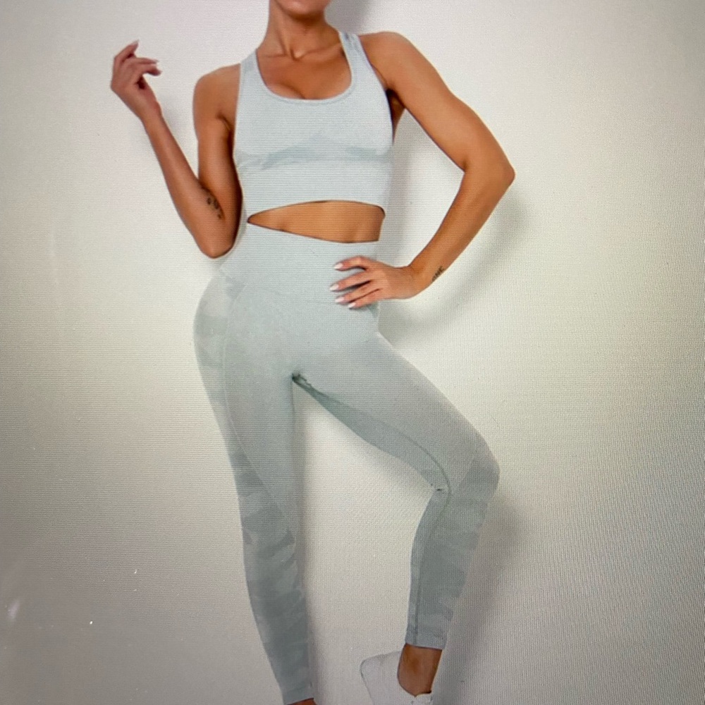 Women’s zebra scoop neck high waist seamless sports set   Size S